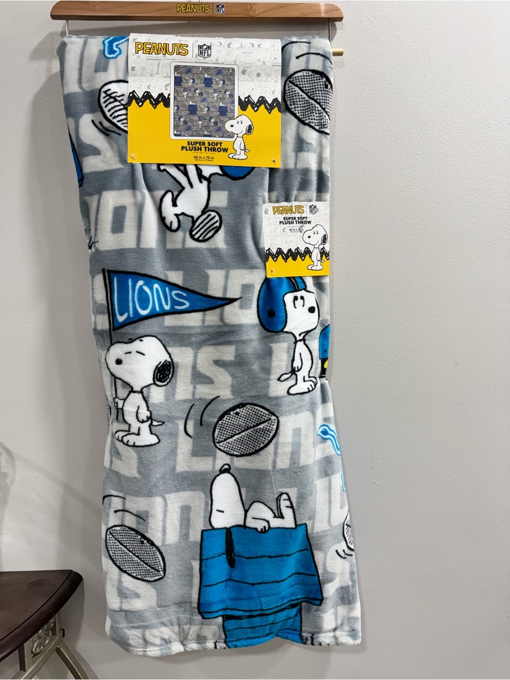 Peanuts Snoopy Lions Plush Throw Blanket 60x70in NEW
